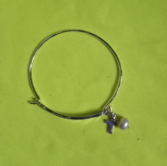 Silvertone pearl cross faith Christian catholic religious wire bracelet - Picture 3 of 5